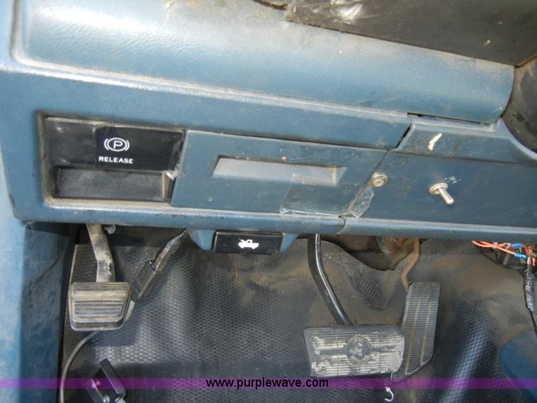 image for item C4330 1991 Chevrolet Cheyenne K2500 pickup truck