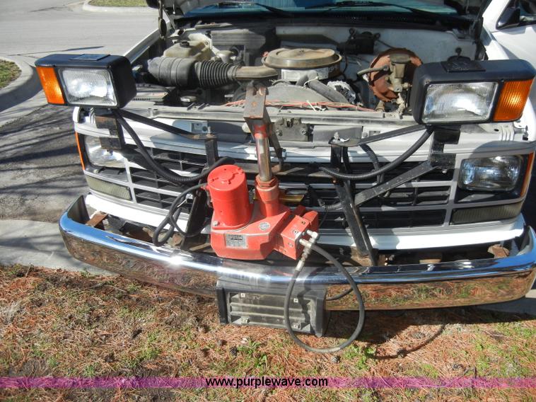image for item C4330 1991 Chevrolet Cheyenne K2500 pickup truck