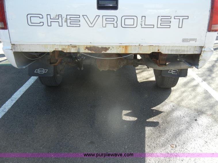 image for item C4330 1991 Chevrolet Cheyenne K2500 pickup truck