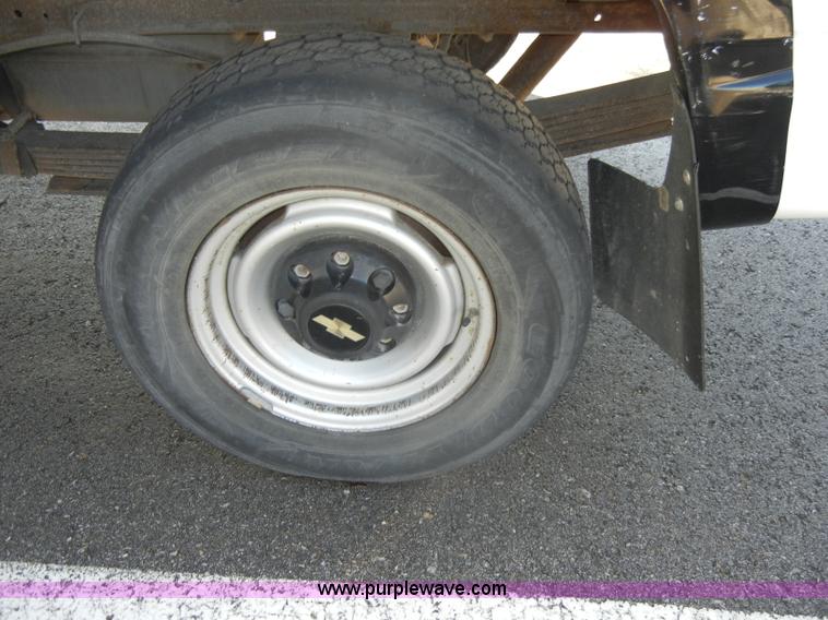 image for item C4330 1991 Chevrolet Cheyenne K2500 pickup truck