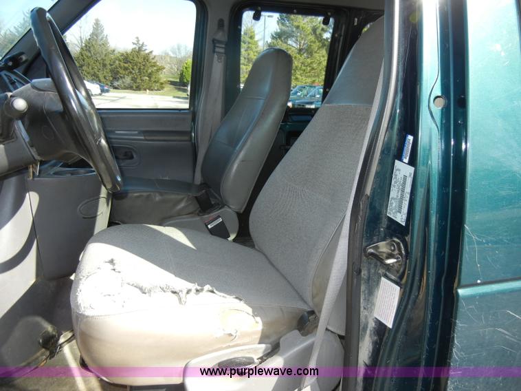 image for item C4331 1999 Ford Econoline E150 XL van