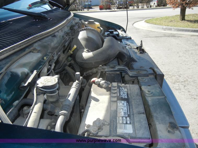 image for item C4331 1999 Ford Econoline E150 XL van
