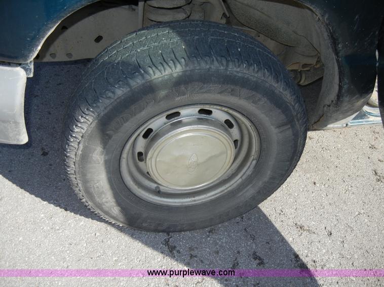 image for item C4331 1999 Ford Econoline E150 XL van