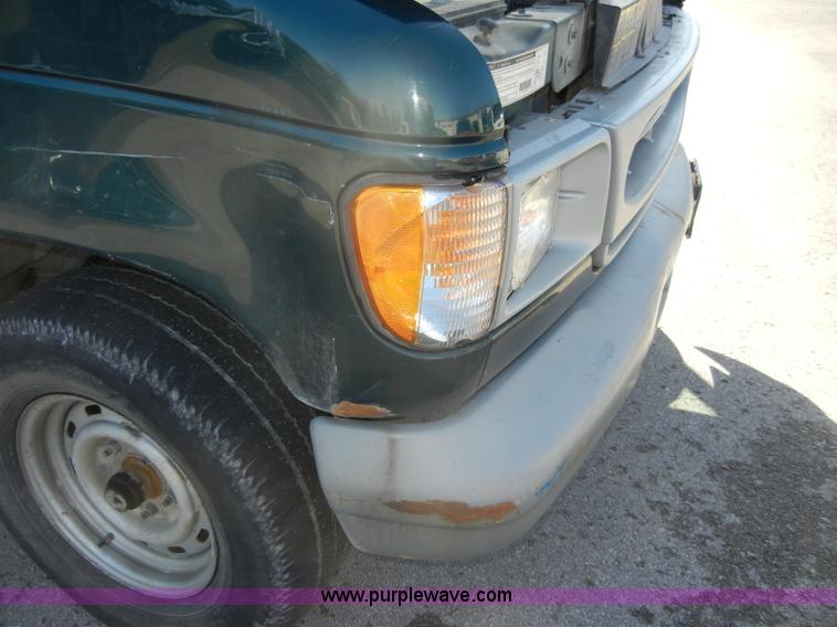 image for item C4331 1999 Ford Econoline E150 XL van