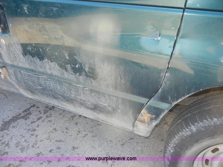image for item C4331 1999 Ford Econoline E150 XL van