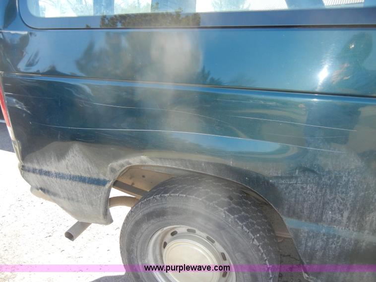 image for item C4331 1999 Ford Econoline E150 XL van