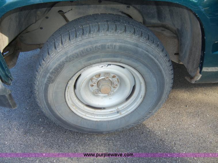 image for item C4335 1997 Chevrolet C1500 pickup truck