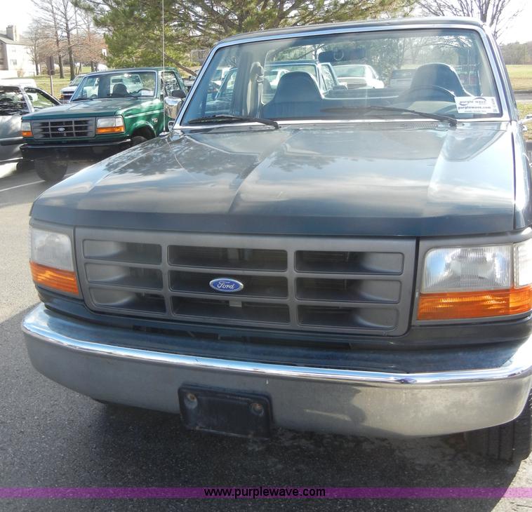 image for item C4336 1995 Ford F150 XL pickup truck