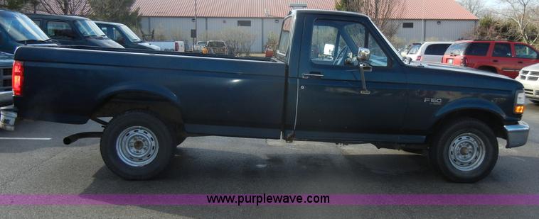 image for item C4336 1995 Ford F150 XL pickup truck