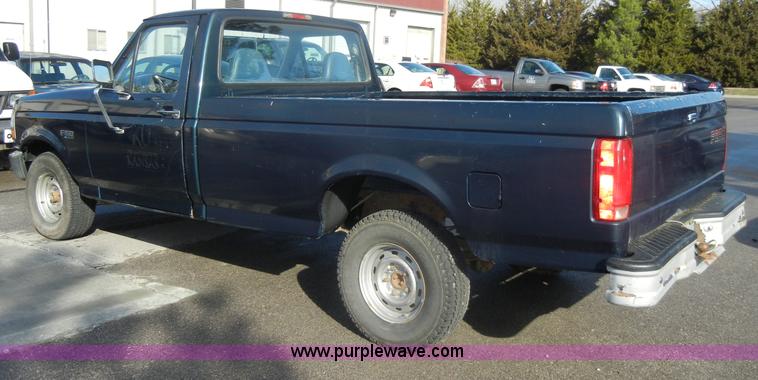 image for item C4336 1995 Ford F150 XL pickup truck