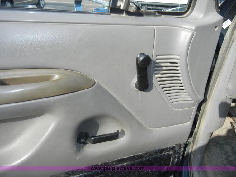 image for item C4336 1995 Ford F150 XL pickup truck