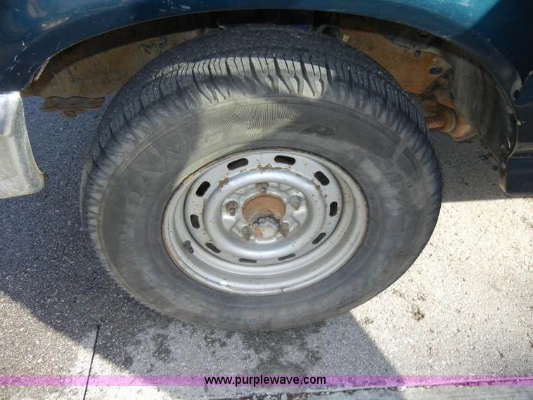 image for item C4336 1995 Ford F150 XL pickup truck