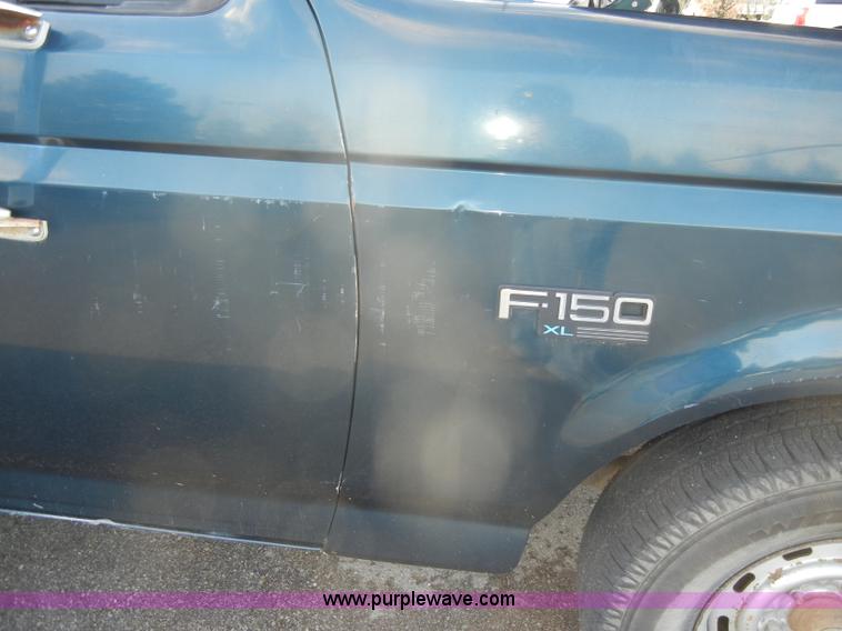 image for item C4336 1995 Ford F150 XL pickup truck