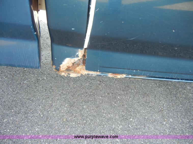 image for item C4336 1995 Ford F150 XL pickup truck