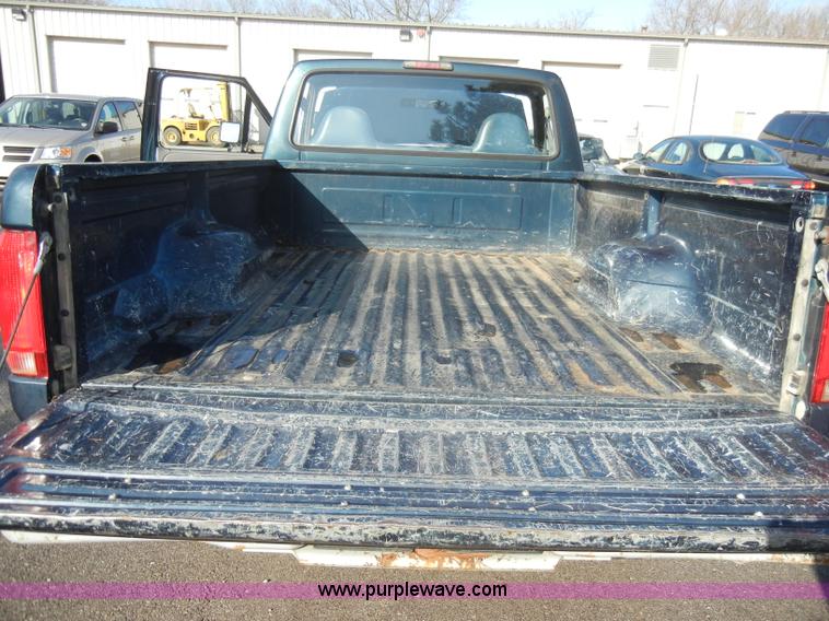 image for item C4336 1995 Ford F150 XL pickup truck