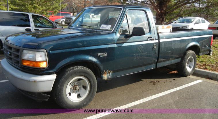 image for item C4337 1995 Ford F150 XL pickup truck