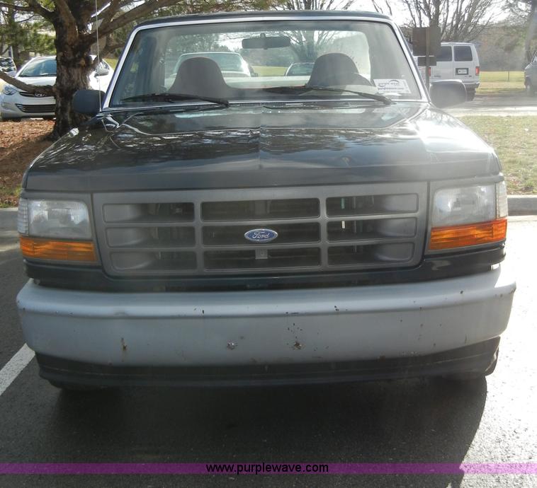 image for item C4337 1995 Ford F150 XL pickup truck