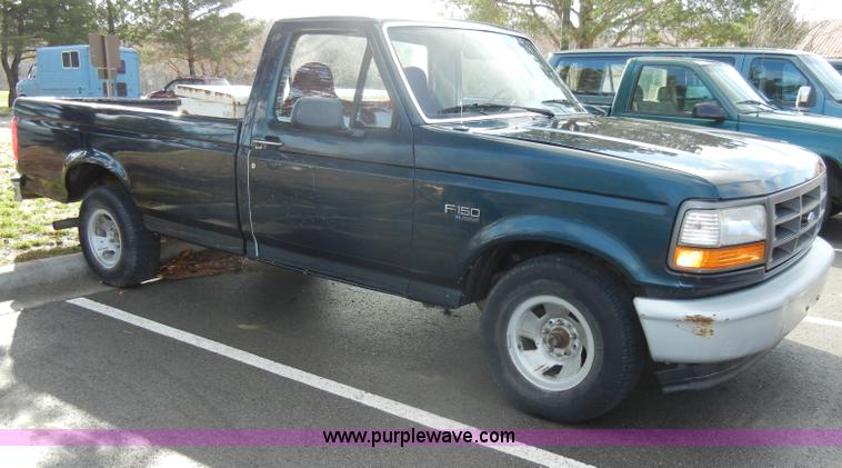 image for item C4337 1995 Ford F150 XL pickup truck