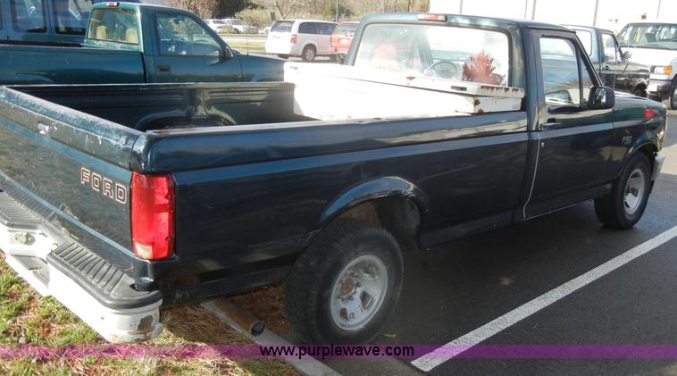 image for item C4337 1995 Ford F150 XL pickup truck