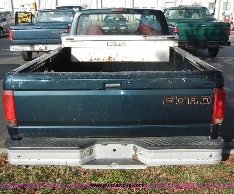 image for item C4337 1995 Ford F150 XL pickup truck