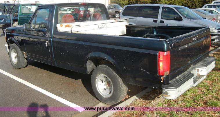 image for item C4337 1995 Ford F150 XL pickup truck