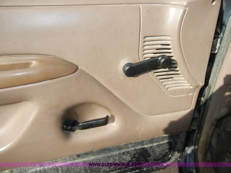 image for item C4337 1995 Ford F150 XL pickup truck