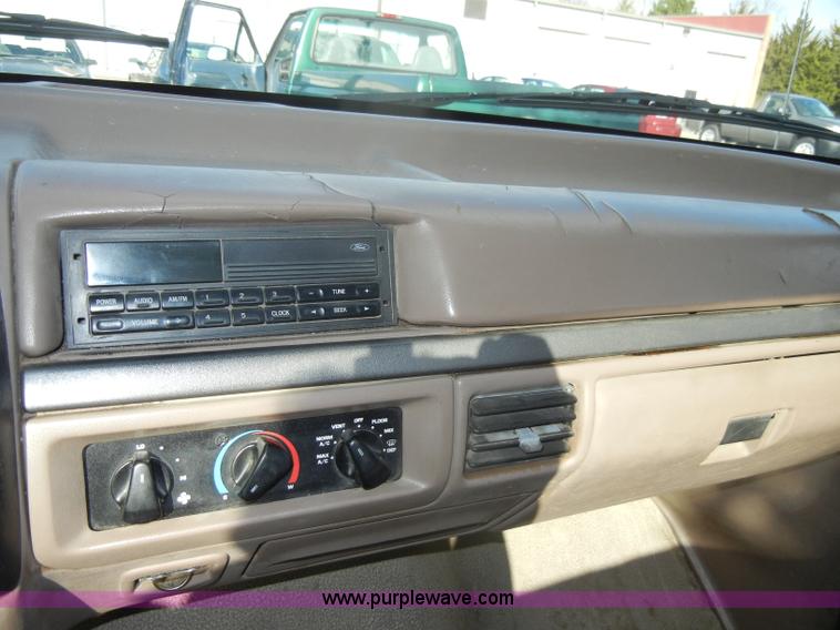 image for item C4337 1995 Ford F150 XL pickup truck