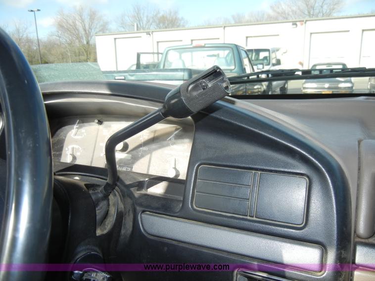 image for item C4337 1995 Ford F150 XL pickup truck