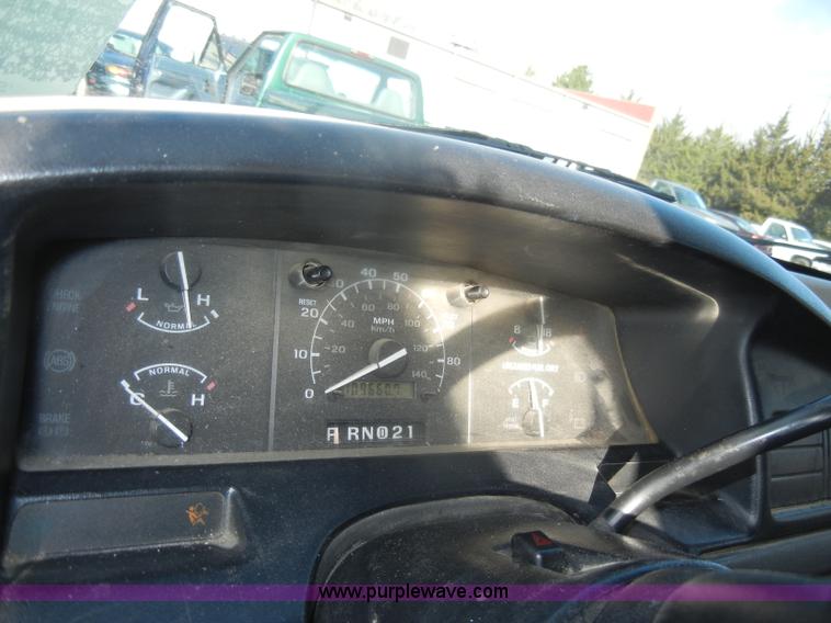 image for item C4337 1995 Ford F150 XL pickup truck