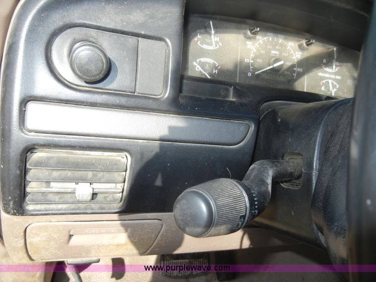 image for item C4337 1995 Ford F150 XL pickup truck