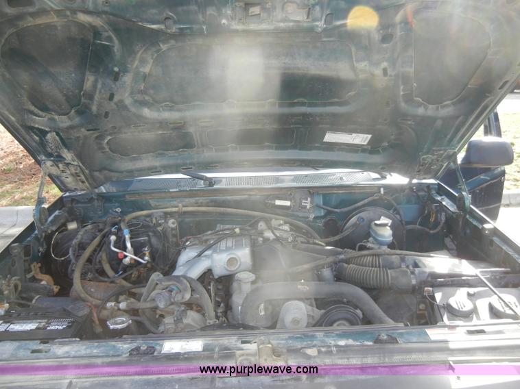 image for item C4337 1995 Ford F150 XL pickup truck