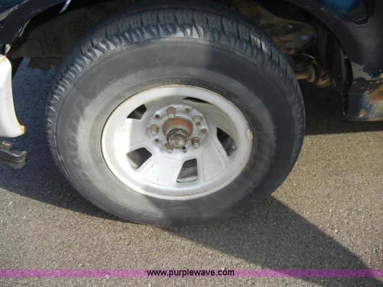 image for item C4337 1995 Ford F150 XL pickup truck