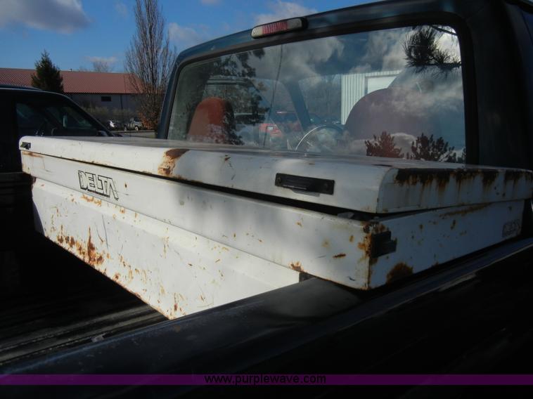 image for item C4337 1995 Ford F150 XL pickup truck