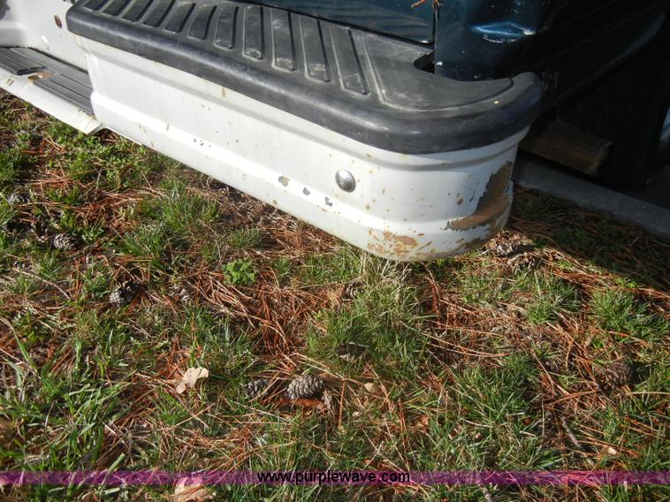 image for item C4337 1995 Ford F150 XL pickup truck