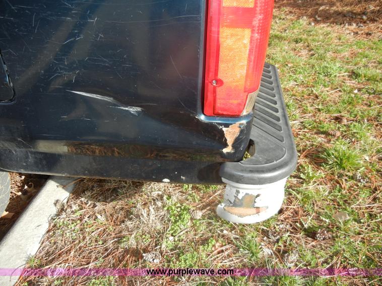 image for item C4337 1995 Ford F150 XL pickup truck