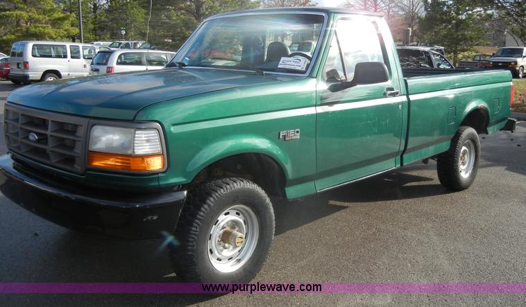 image for item C4338 1995 Ford F150 XLT pickup truck