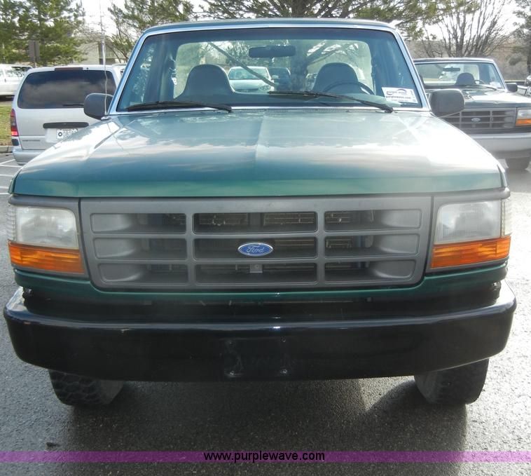 image for item C4338 1995 Ford F150 XLT pickup truck