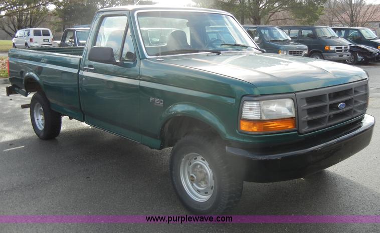 image for item C4338 1995 Ford F150 XLT pickup truck
