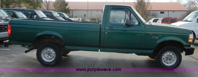 image for item C4338 1995 Ford F150 XLT pickup truck