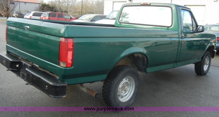 image for item C4338 1995 Ford F150 XLT pickup truck