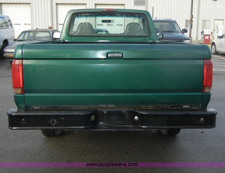 image for item C4338 1995 Ford F150 XLT pickup truck