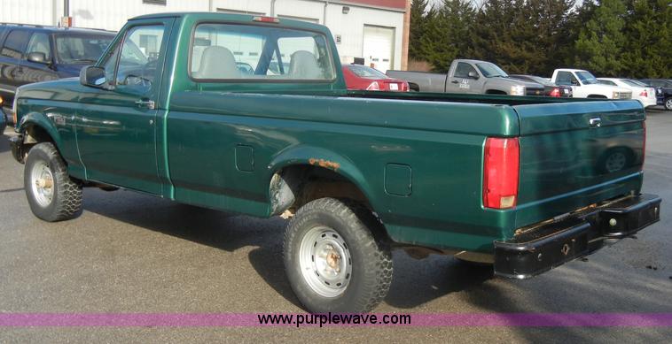 image for item C4338 1995 Ford F150 XLT pickup truck