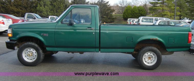 image for item C4338 1995 Ford F150 XLT pickup truck