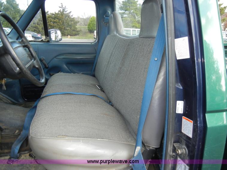 image for item C4338 1995 Ford F150 XLT pickup truck