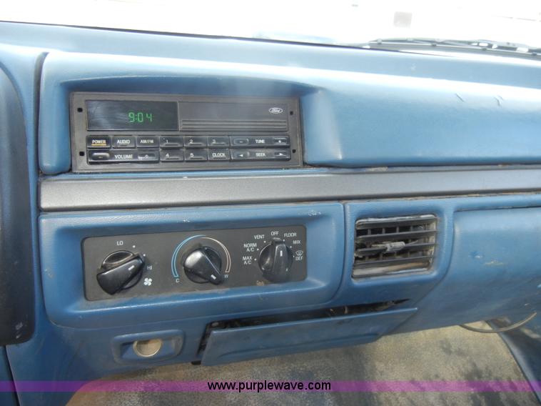 image for item C4338 1995 Ford F150 XLT pickup truck