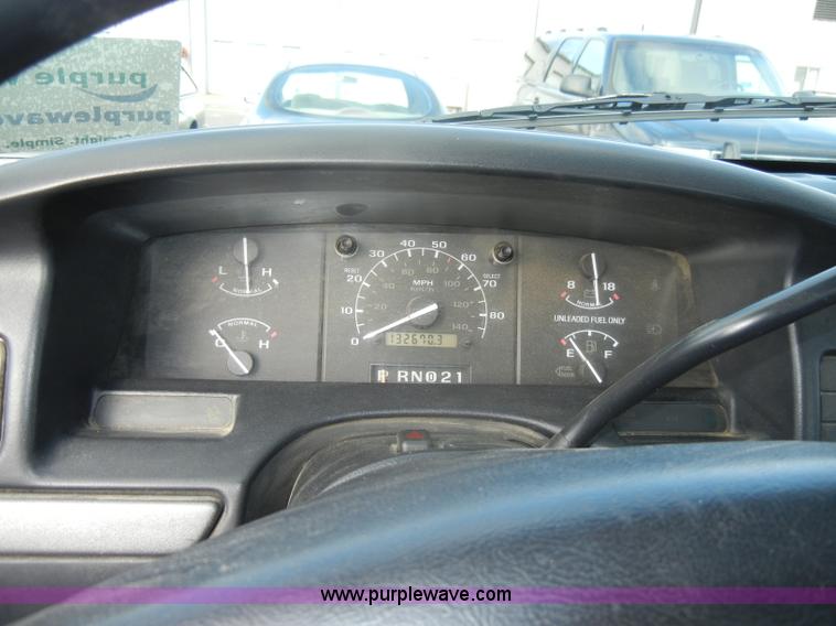 image for item C4338 1995 Ford F150 XLT pickup truck