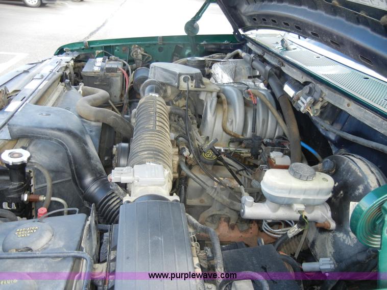 image for item C4338 1995 Ford F150 XLT pickup truck