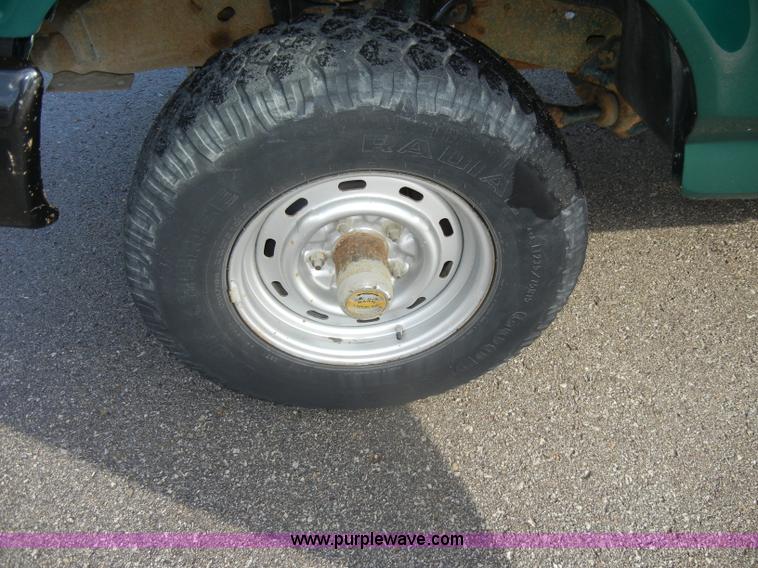 image for item C4338 1995 Ford F150 XLT pickup truck