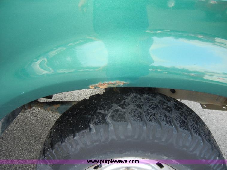 image for item C4338 1995 Ford F150 XLT pickup truck