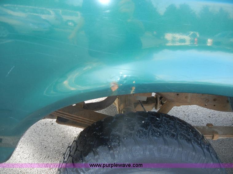 image for item C4338 1995 Ford F150 XLT pickup truck